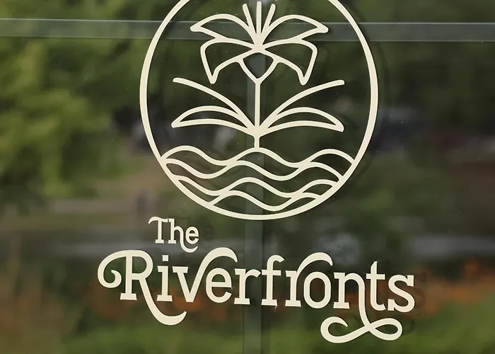 Апартаменты Charming Riverfront - Heart Of Downtown *