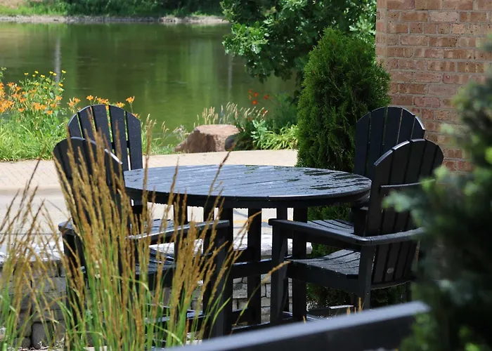Charming Riverfront - Heart Of Downtown Апартаменты West Dundee